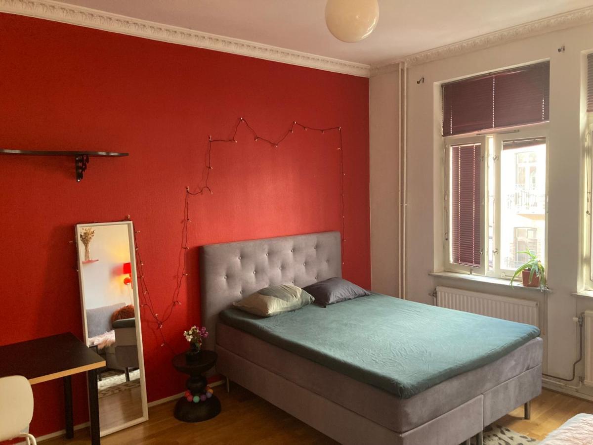 Rum Med Eget Badrum Och Stort, Delat Koek,Centralt I Malmoe A Room In An Apartment, Own Bathroom And Kitchen Shared With A Family Ngoại thất bức ảnh