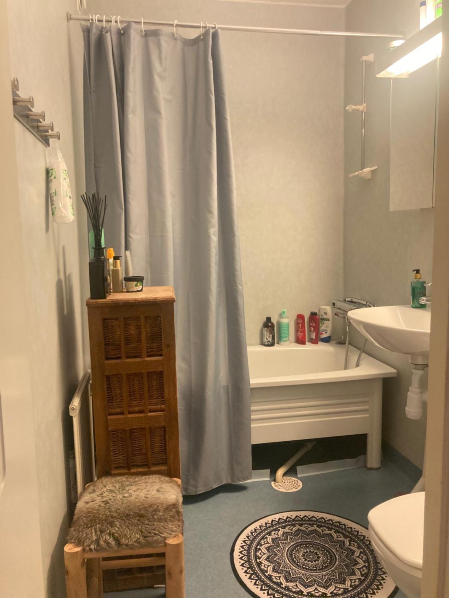 Rum Med Eget Badrum Och Stort, Delat Koek,Centralt I Malmoe A Room In An Apartment, Own Bathroom And Kitchen Shared With A Family Ngoại thất bức ảnh